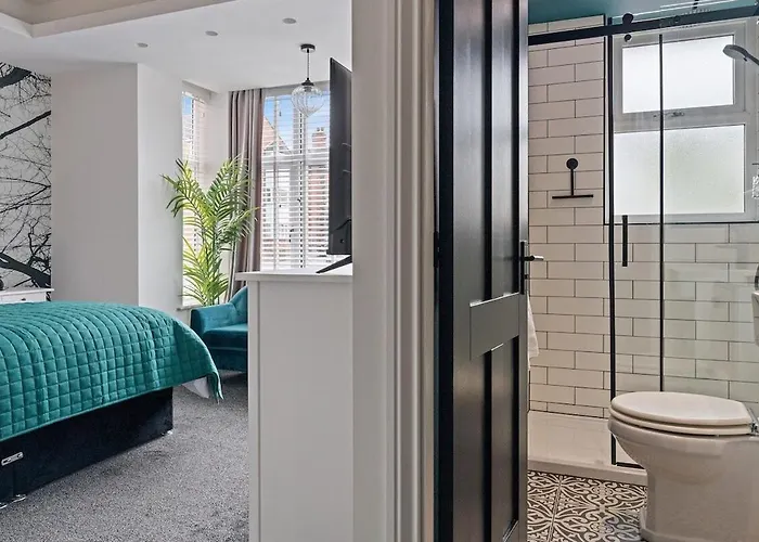 3b View, Beautifully Appointed, With 2 En-suite Bedrooms In Great Roundhay Location, Netflix, Off Street Parking & Ev Charging Apartamento Leeds (West Yorkshire)