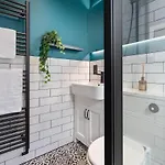 Apartment View: Stylish 2-bedroom With Netflix And Ev Charging