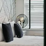 Apartment View: Stylish 2-bedroom With Netflix And Ev Charging *