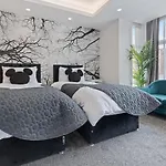 View: Stylish 2-bedroom With Netflix And Ev Charging Apartment