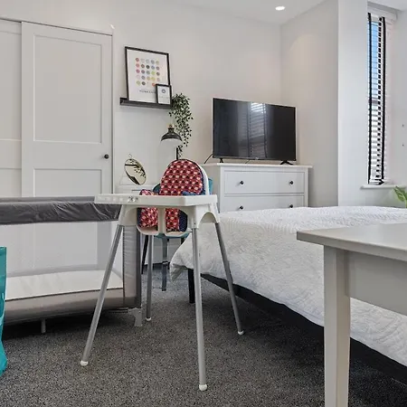 דירה 3b View, Beautifully Appointed, With 2 En-suite Bedrooms In Great Roundhay Location, Netflix, Off Street Parking & Ev Charging לידס