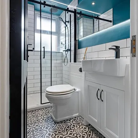 View: Stylish 2-bedroom With Netflix And Ev Charging Leeds (West Yorkshire)