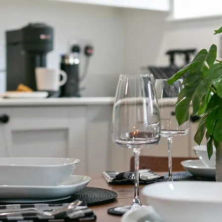 View: Stylish 2-bedroom With Netflix And Ev Charging Apartment Leeds (West Yorkshire)