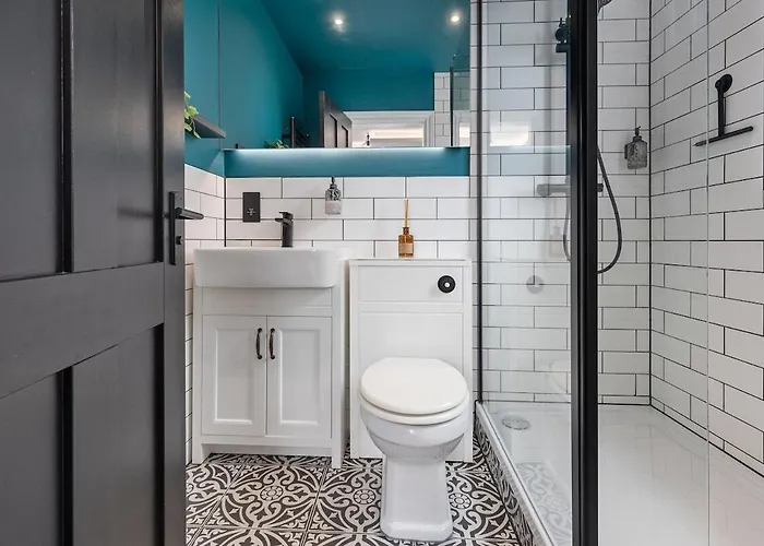 3b View, Beautifully Appointed, With 2 En-suite Bedrooms In Great Roundhay Location, Netflix, Off Street Parking & Ev Charging * Лідс