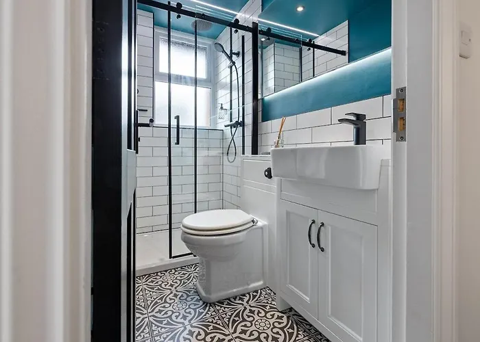 3b View, Beautifully Appointed, With 2 En-suite Bedrooms In Great Roundhay Location, Netflix, Off Street Parking & Ev Charging לידס