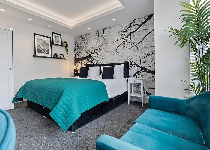 3b View, Beautifully Appointed, With 2 En-suite Bedrooms In Great Roundhay Location, Netflix, Off Street Parking & Ev Charging Апартаменти *