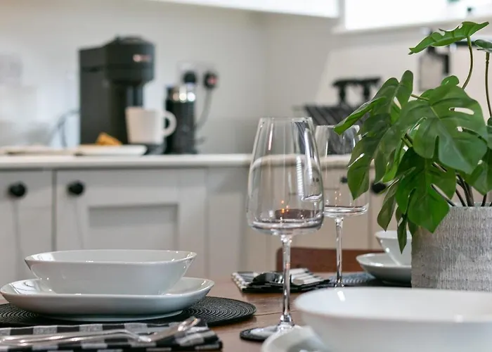 View: Stylish 2-bedroom With Netflix And Ev Charging Apartment Leeds (West Yorkshire)