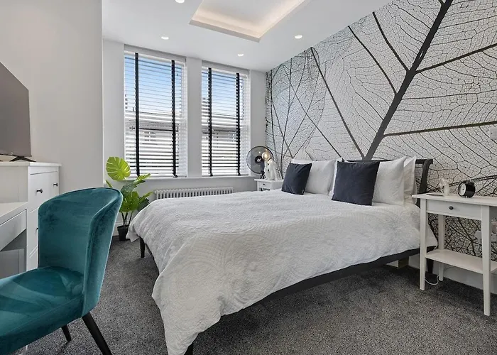 View: Stylish 2-bedroom With Netflix And Ev Charging Apartment *