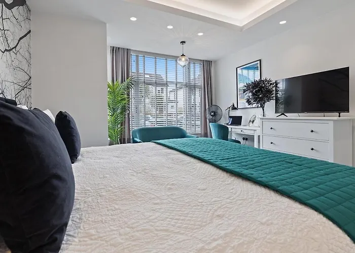 דירה 3b View, Beautifully Appointed, With 2 En-suite Bedrooms In Great Roundhay Location, Netflix, Off Street Parking & Ev Charging