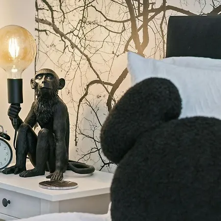 3b View, Beautifully Appointed, With 2 En-suite Bedrooms In Great Roundhay Location, Netflix, Off Street Parking & Ev Charging