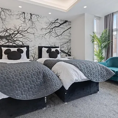 3b View, Beautifully Appointed, With 2 En-suite Bedrooms In Great Roundhay Location, Netflix, Off Street Parking & Ev Charging Апартаменти