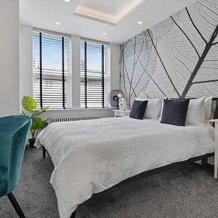 View: Stylish 2-bedroom With Netflix And Ev Charging Apartment *